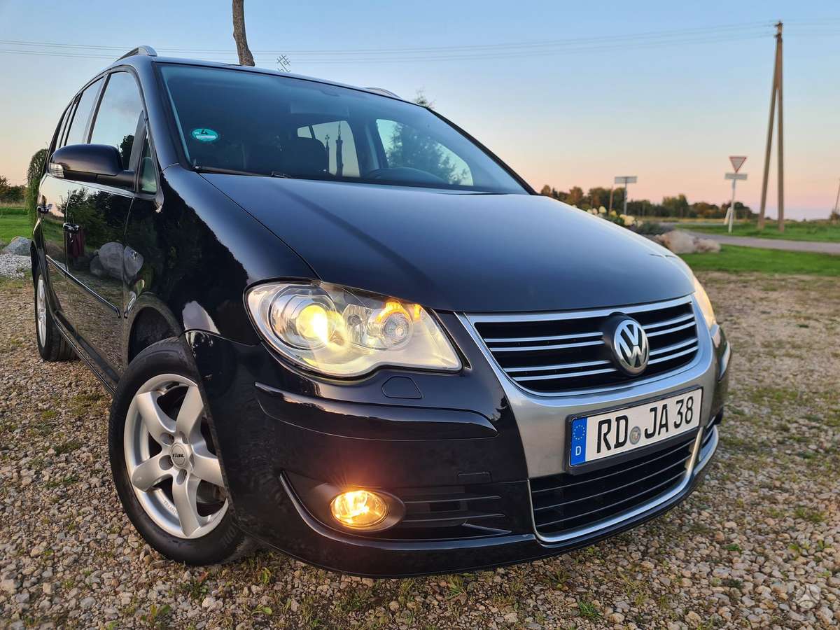 Volkswagen Touran 2009 — photo 40
