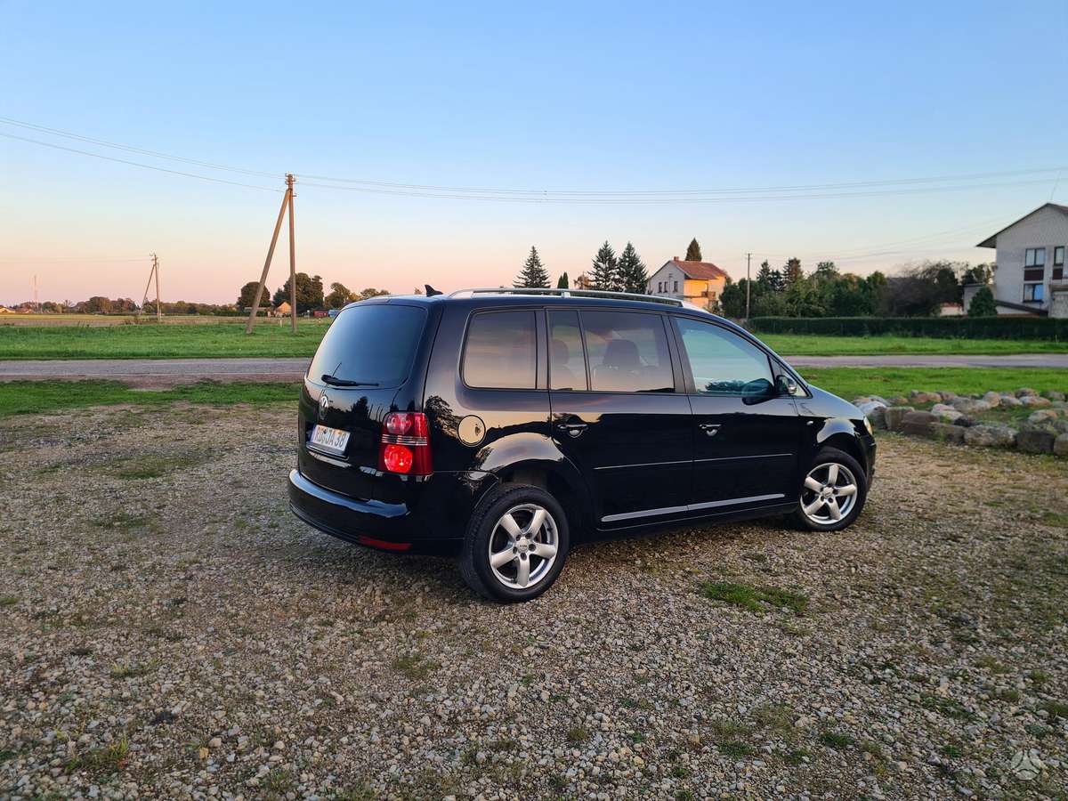Volkswagen Touran 2009 — photo 41