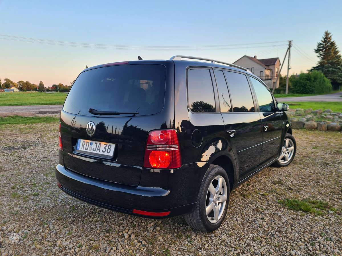 Volkswagen Touran 2009 — photo 7