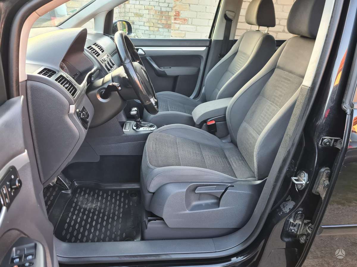 Volkswagen Touran 2009 — photo 9