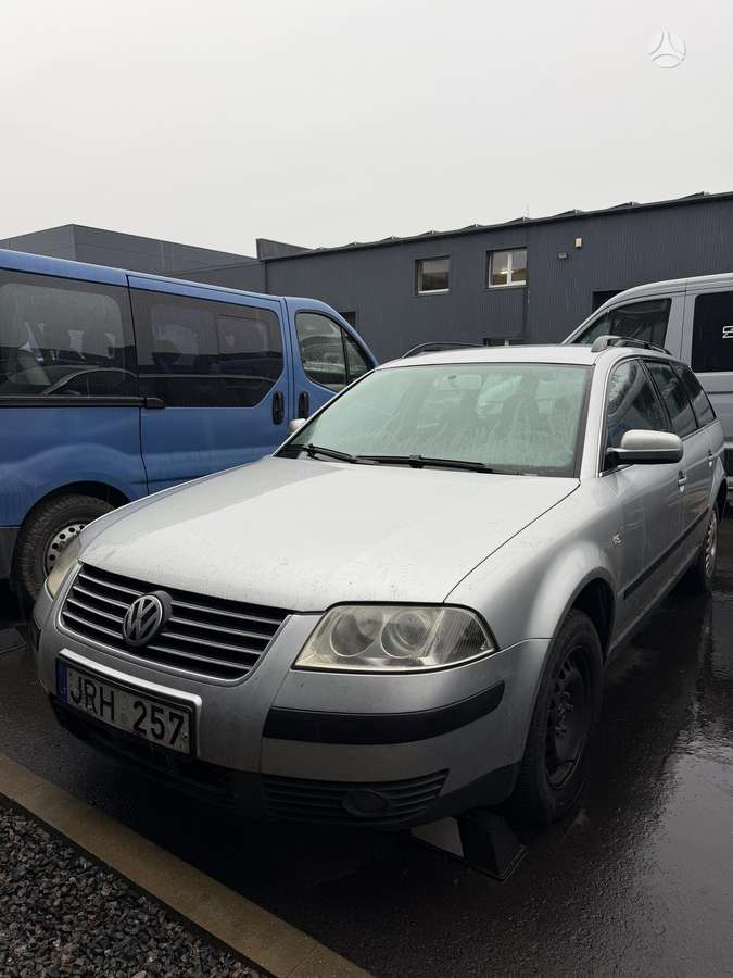 Volkswagen Passat 2004 — rear view