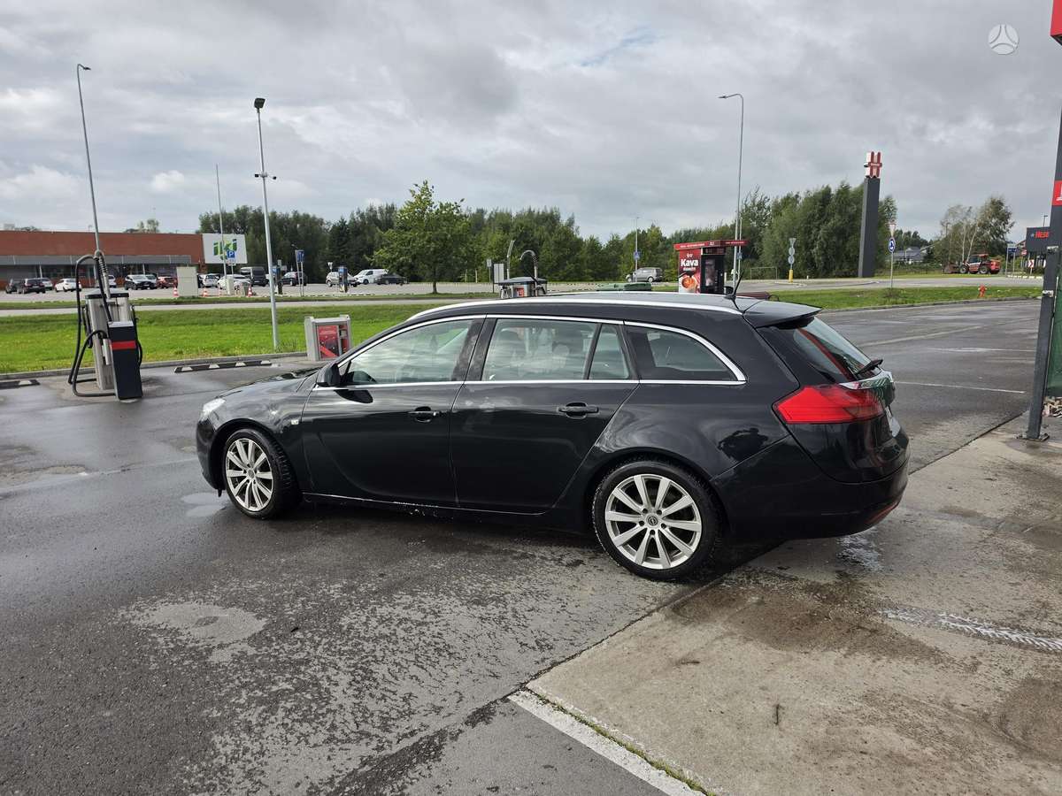 Opel Insignia 2009 — салон