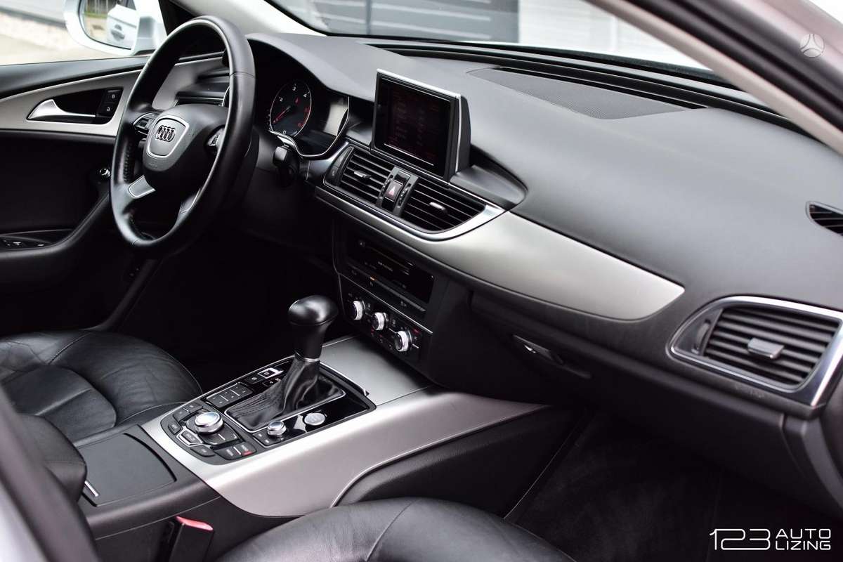 Audi A6 2012 — вигляд ззаду