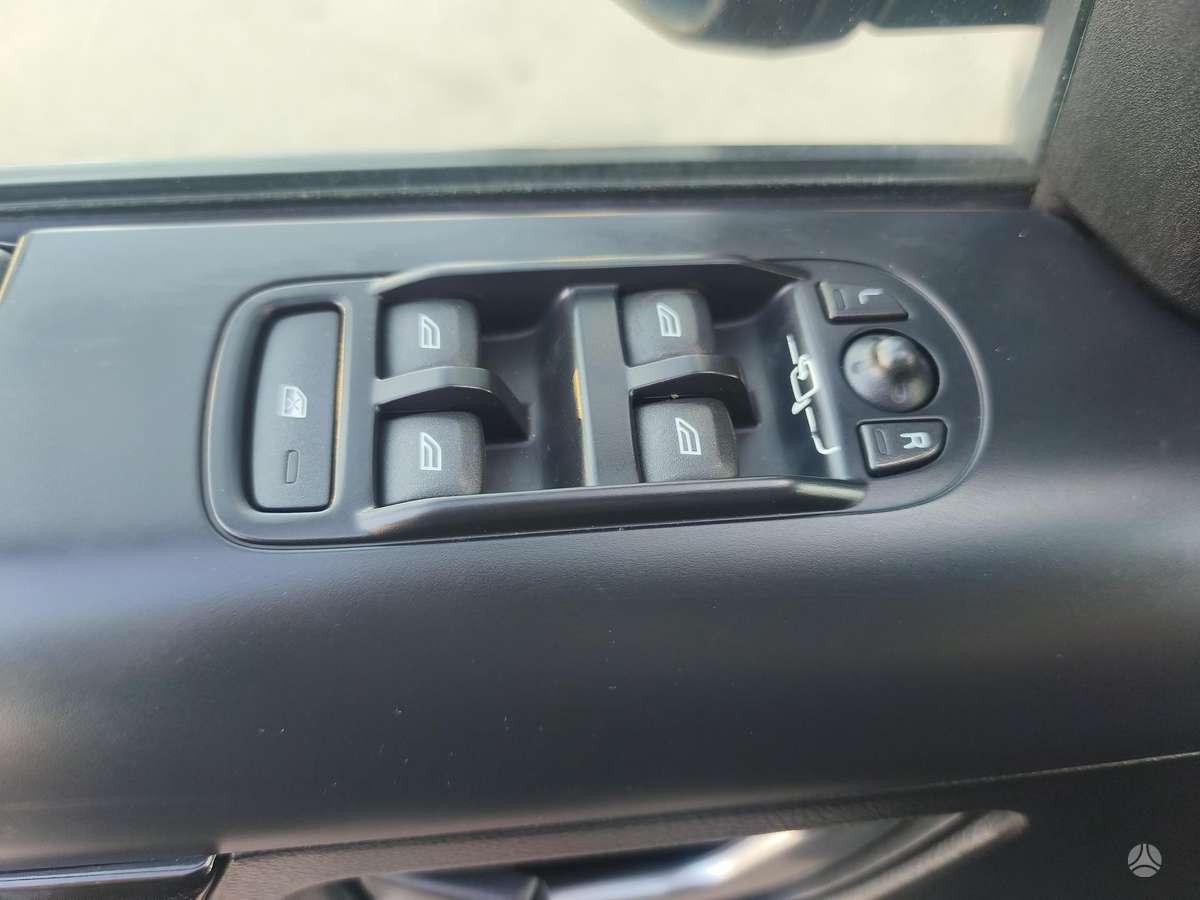 Land Rover 2012 — photo 16