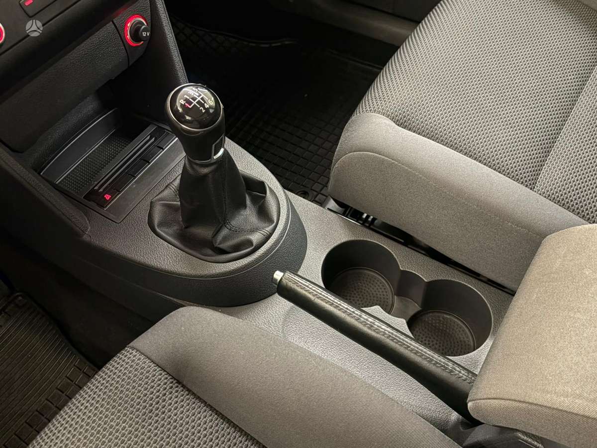 Volkswagen Touran 2013 — photo 10