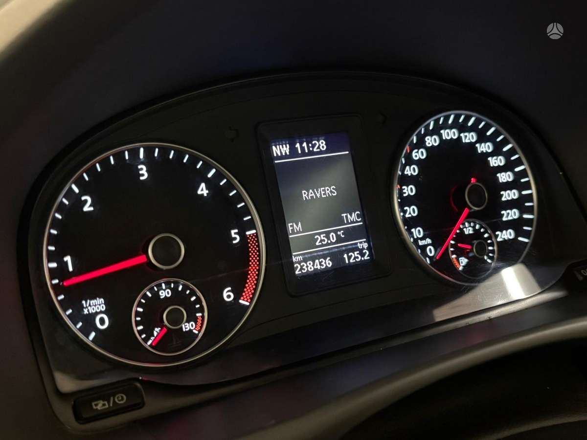 Volkswagen Touran 2013 — photo 12