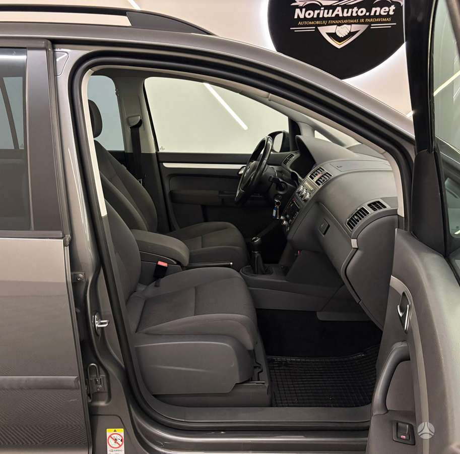 Volkswagen Touran 2013 — photo 13