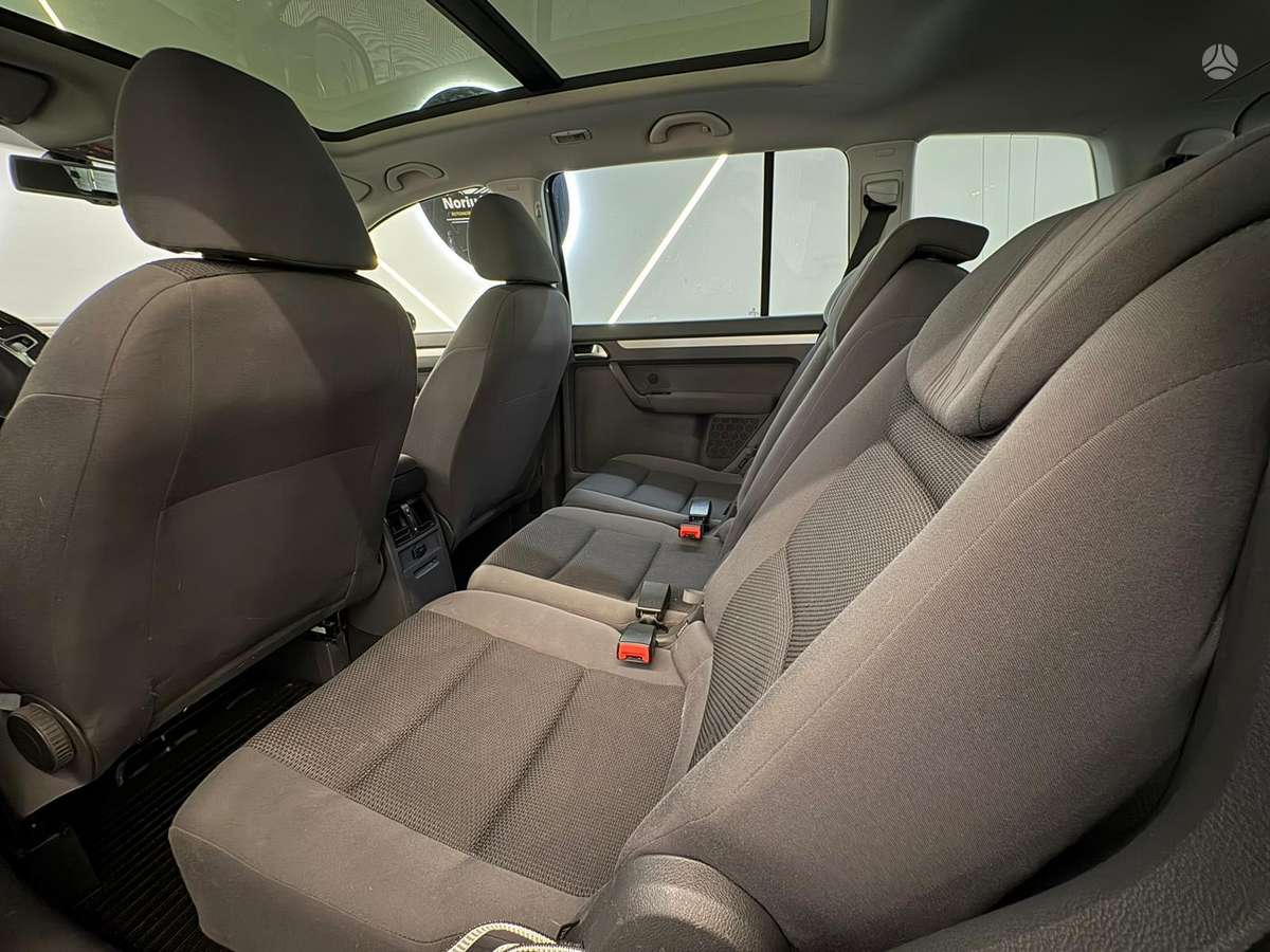 Volkswagen Touran 2013 — photo 18