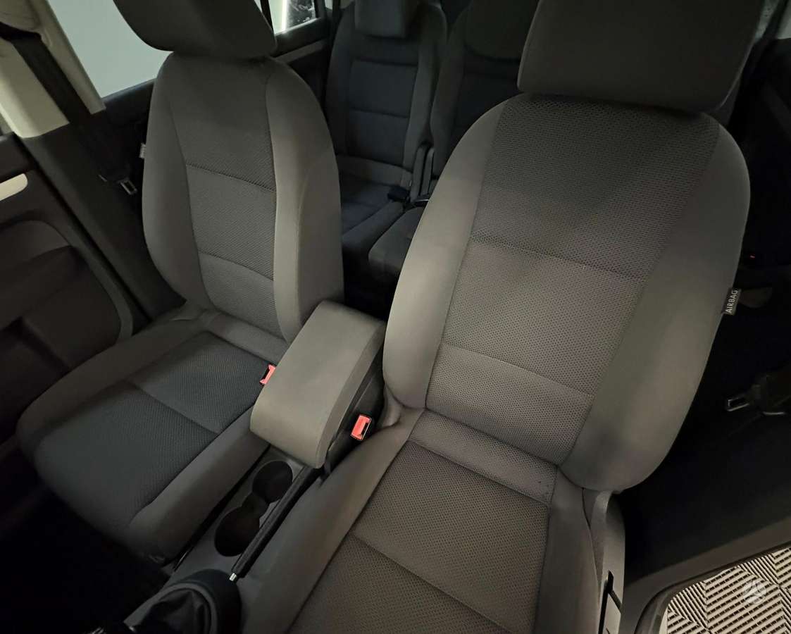 Volkswagen Touran 2013 — photo 19