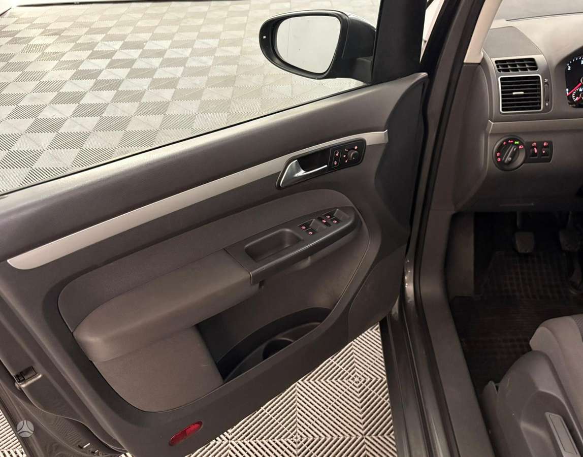 Volkswagen Touran 2013 — photo 20