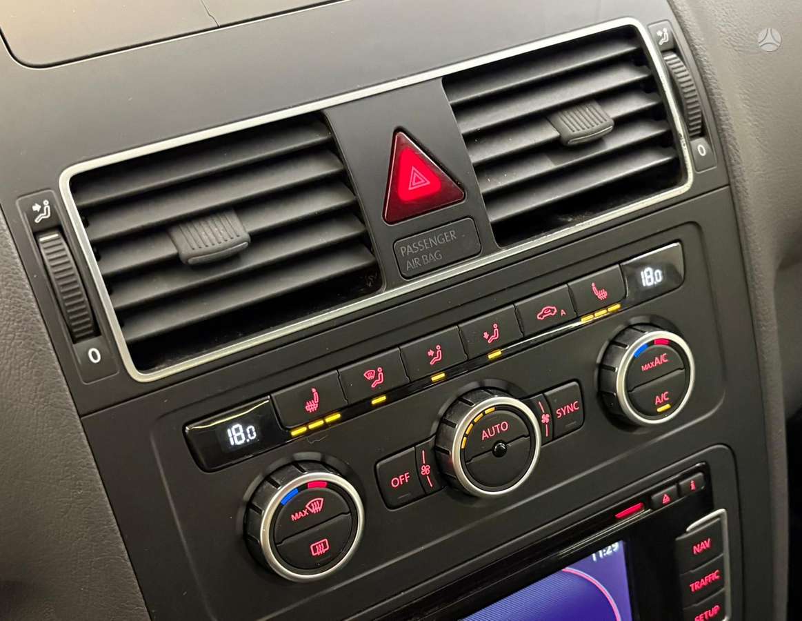 Volkswagen Touran 2013 — interior