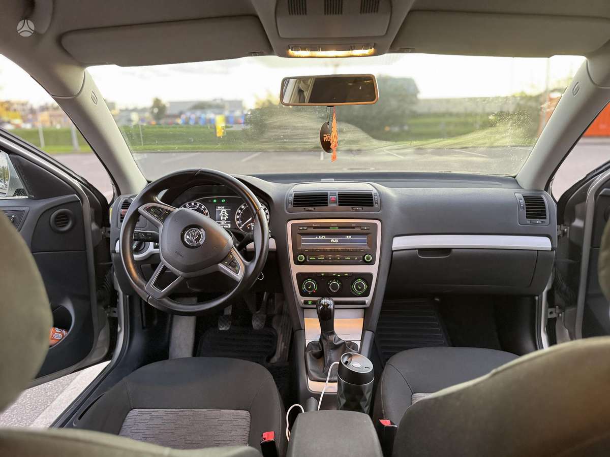 Skoda Octavia 2010 — фото 14