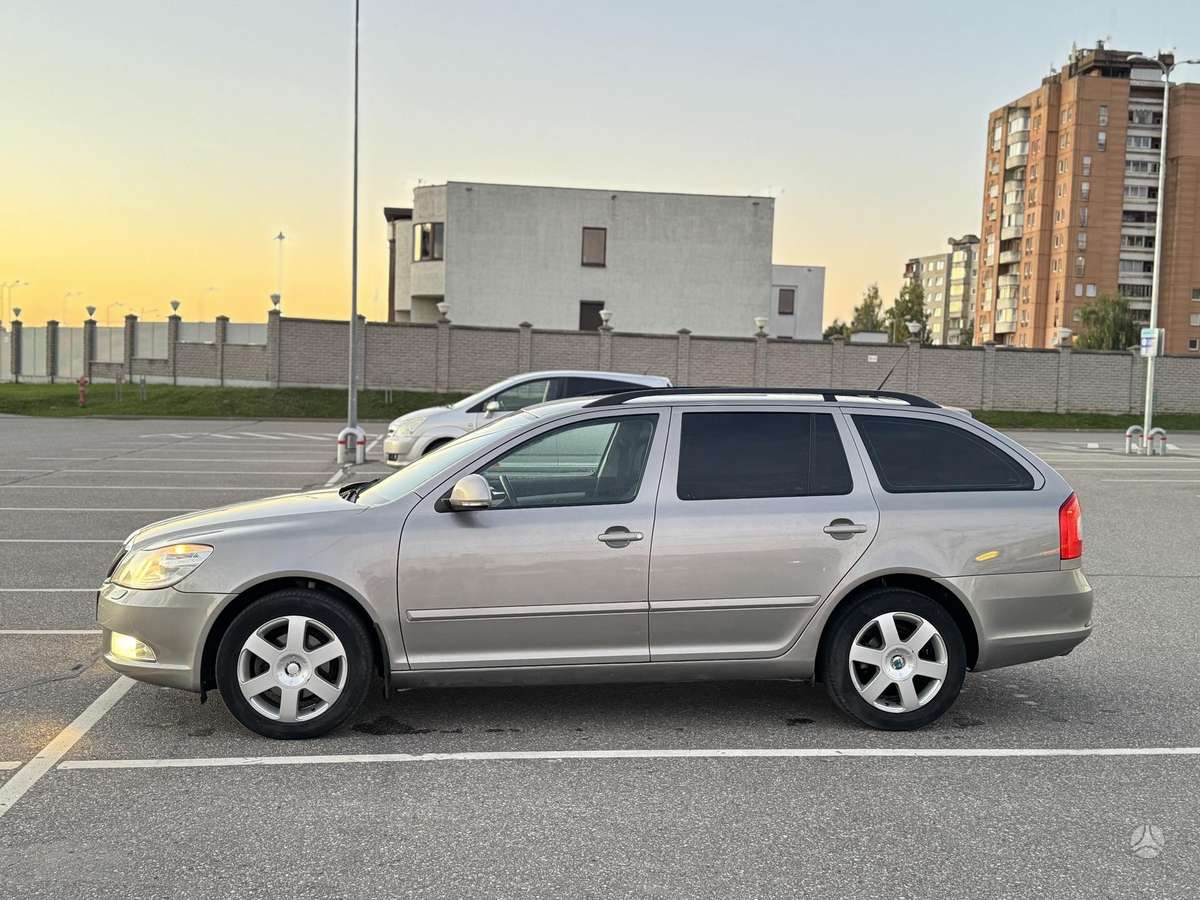 Skoda Octavia 2010 — салон