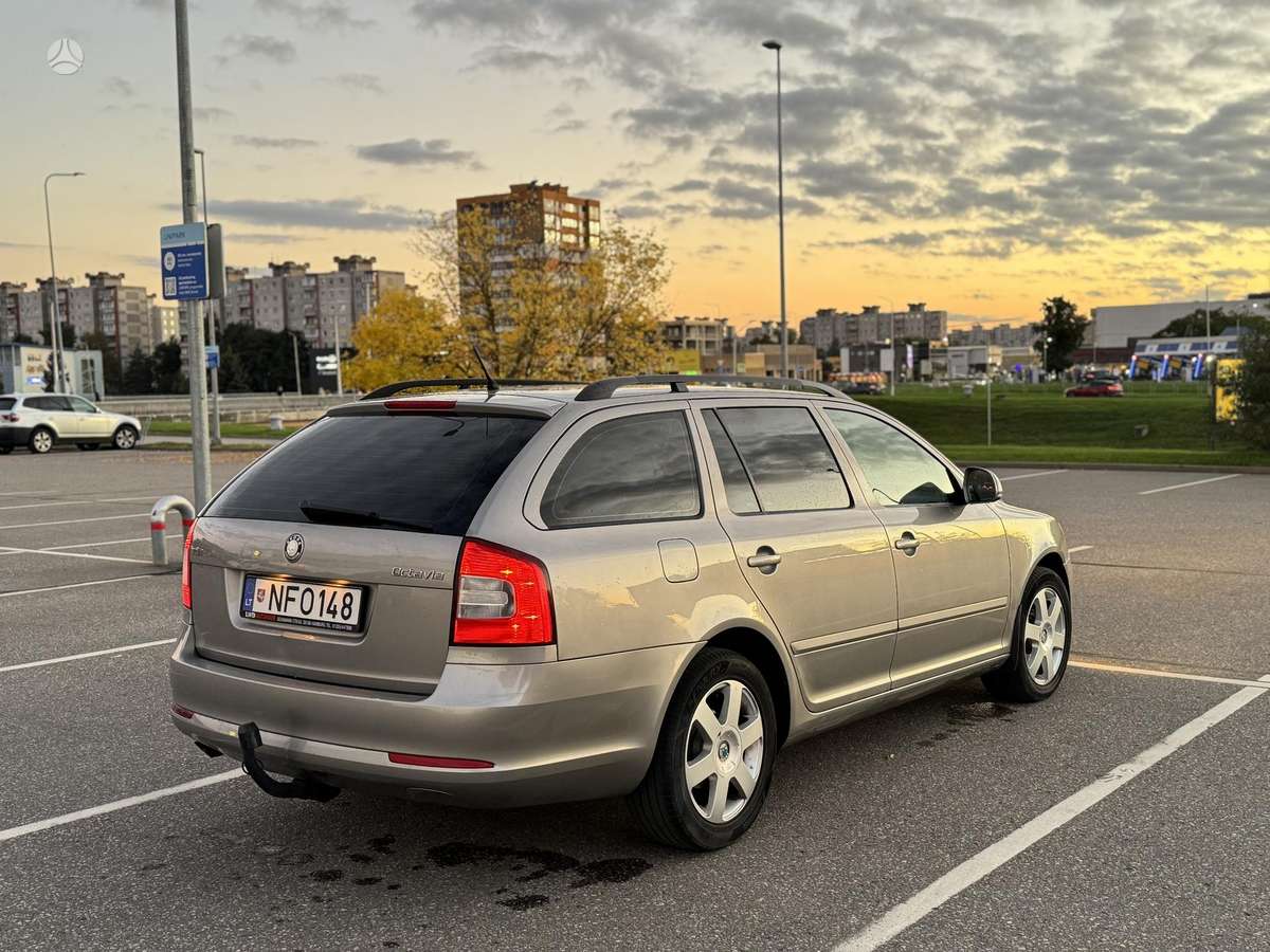 Skoda Octavia 2010 — фото 7