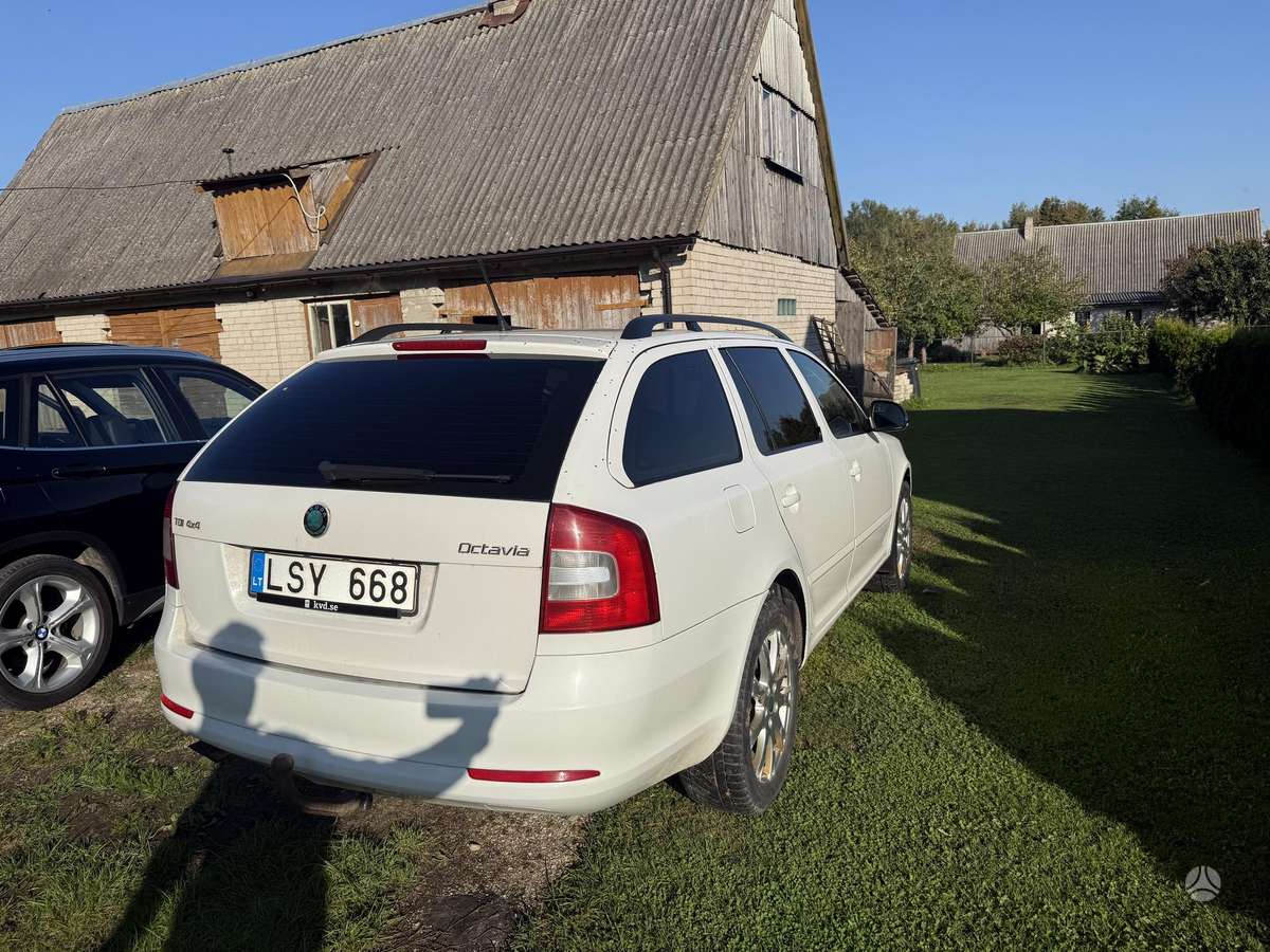 Skoda Octavia 2011 — interior