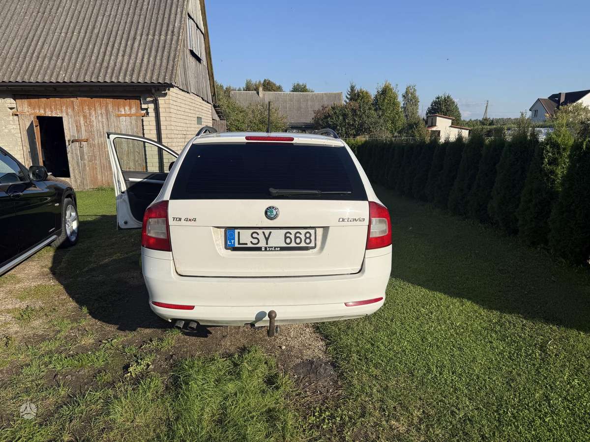 Skoda Octavia 2011 — engine 1600 cm³, 105 HP (77kW)