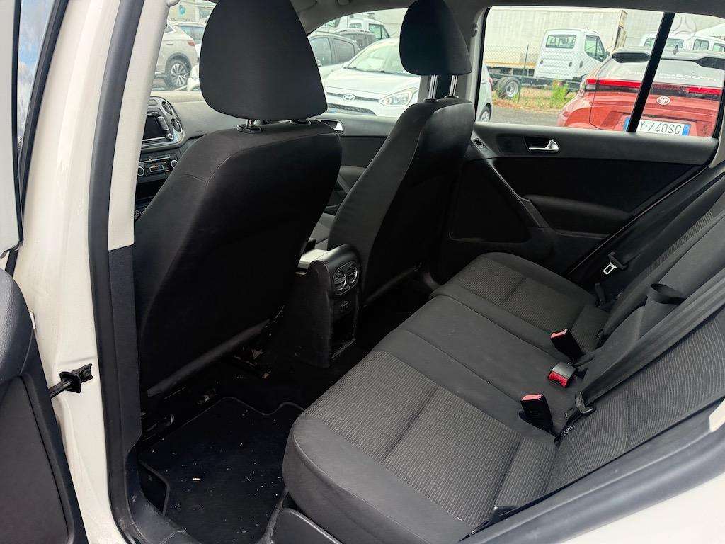 Volkswagen Tiguan 2012 — photo 11