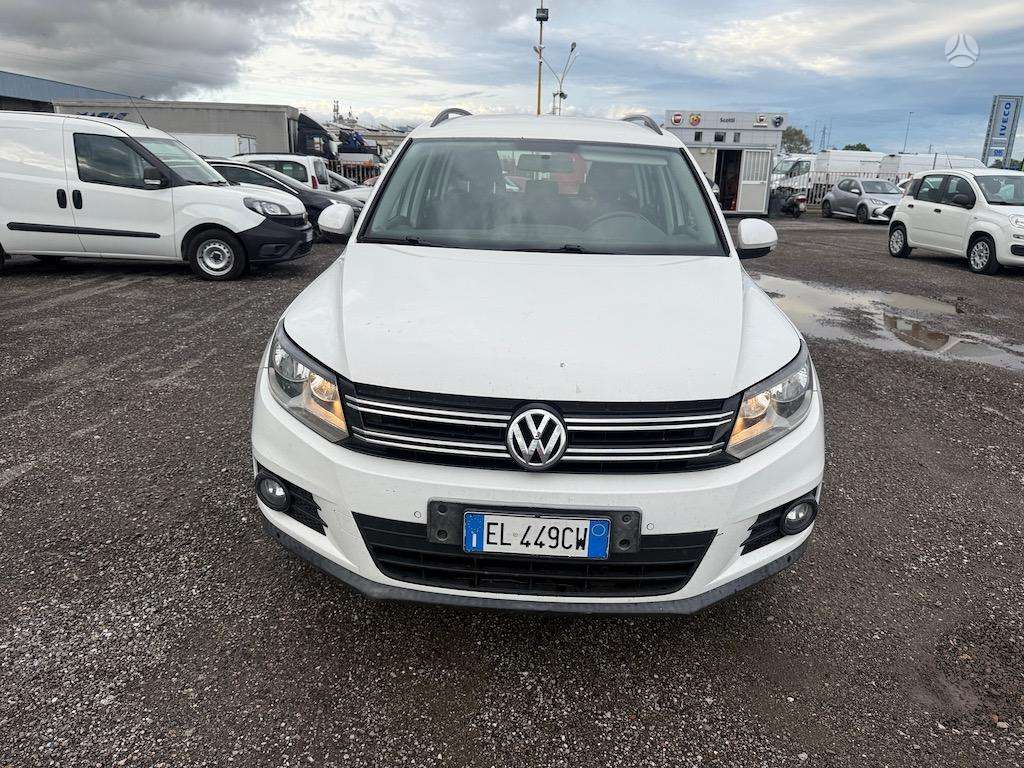 Volkswagen Tiguan 2012 — rear view