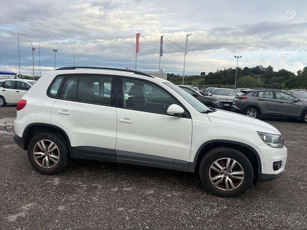 Volkswagen Tiguan 2012 — interior