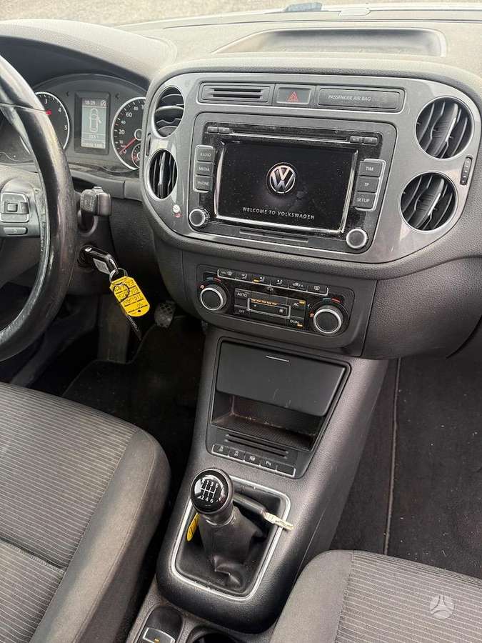 Volkswagen Tiguan 2012 — photo 9