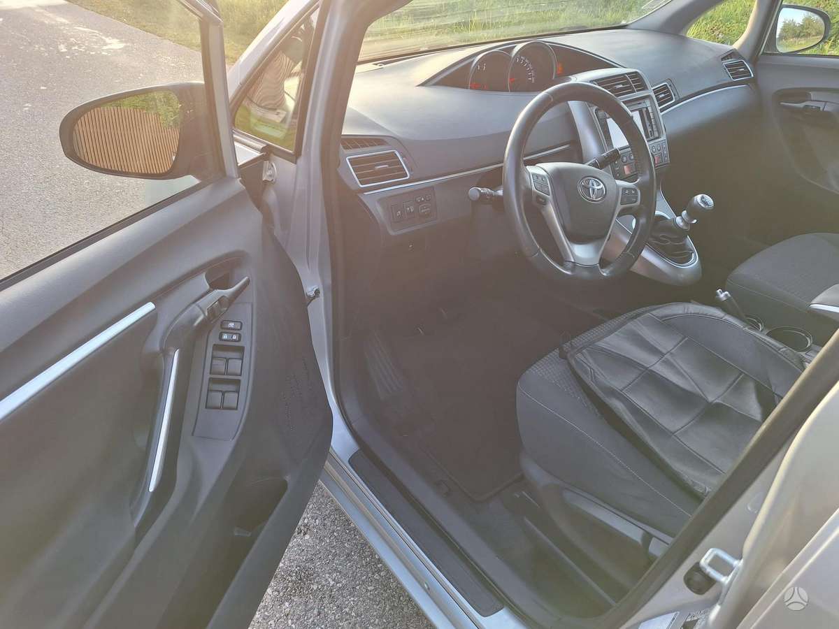 Toyota Verso 2015 — photo 5