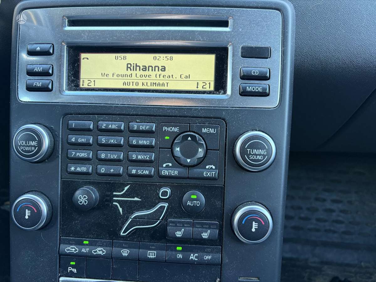 Volvo V70 2009 — photo 12