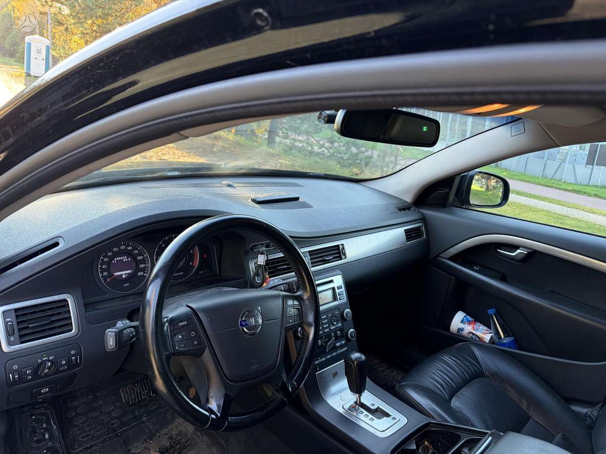 Volvo V70 2009 — photo 9