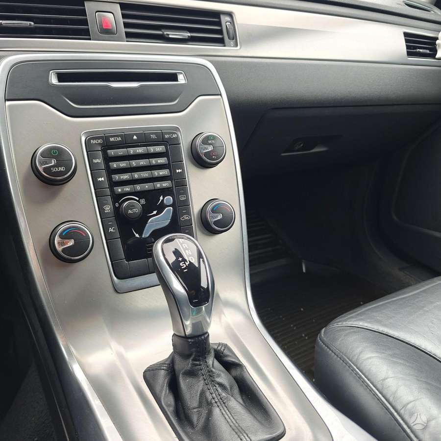 Volvo V70 2014 — photo 12