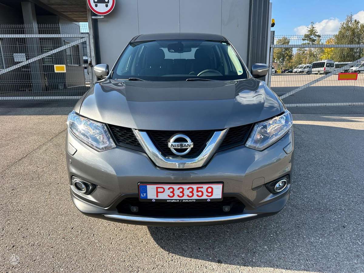 Nissan X-Trail 2015 — вигляд ззаду