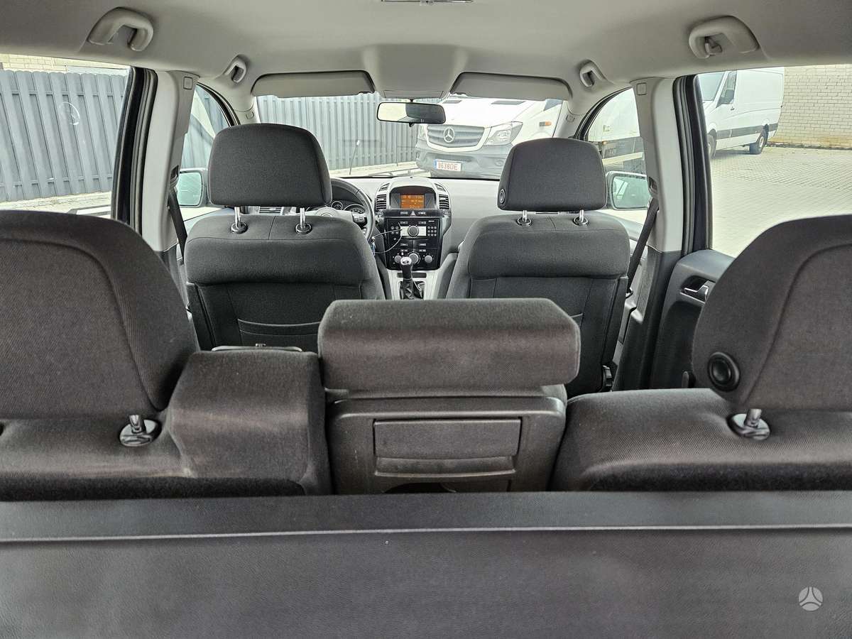 Opel Zafira 2014 — photo 10