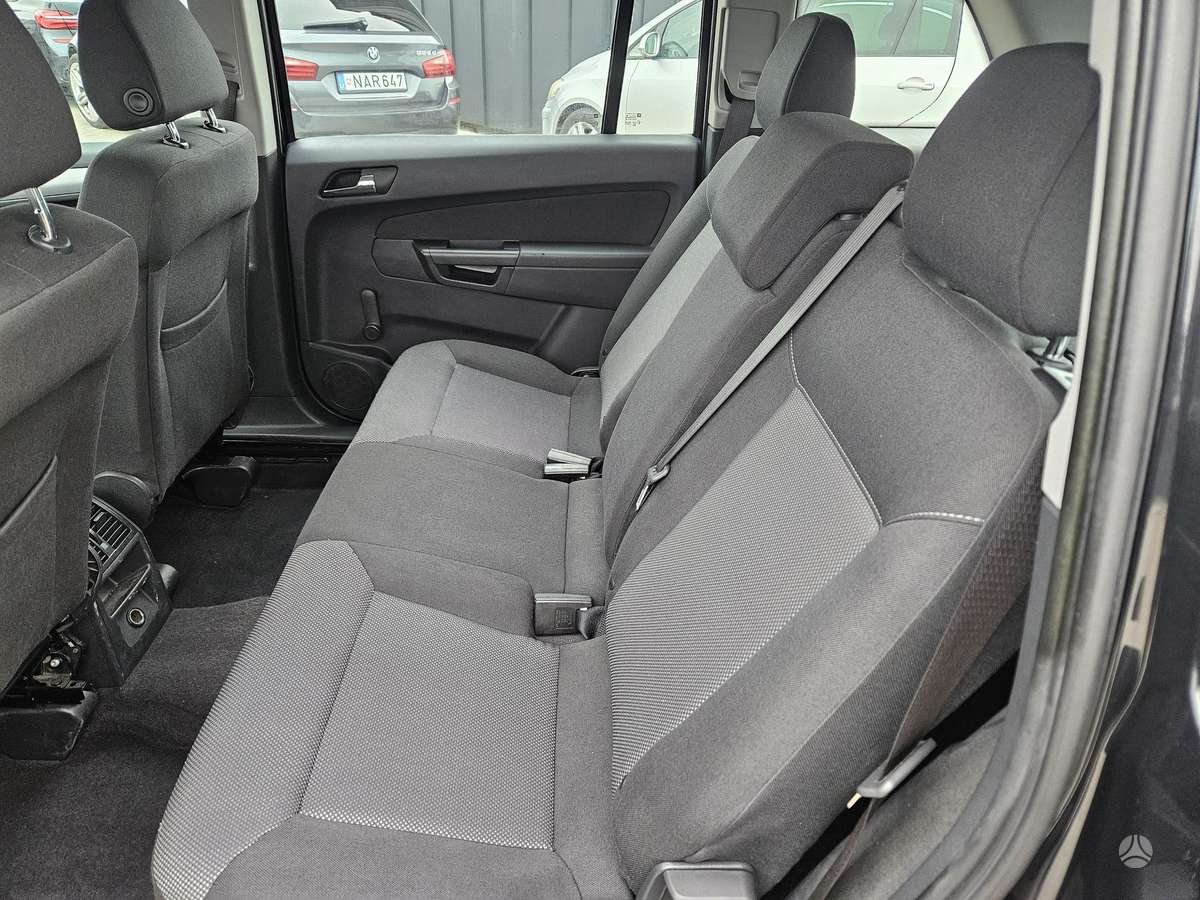 Opel Zafira 2014 — photo 11