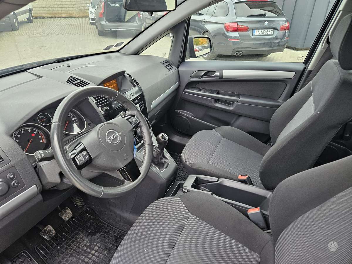 Opel Zafira 2014 — photo 14