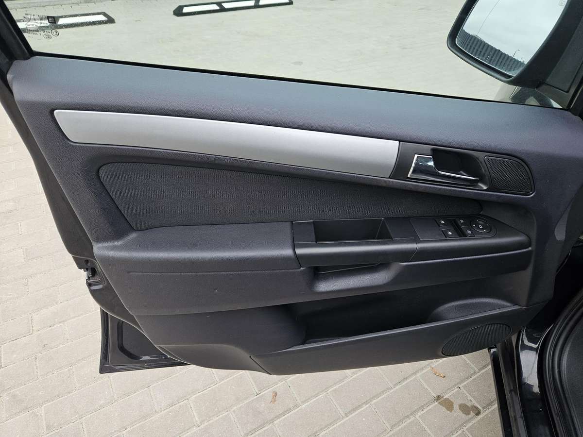 Opel Zafira 2014 — photo 15