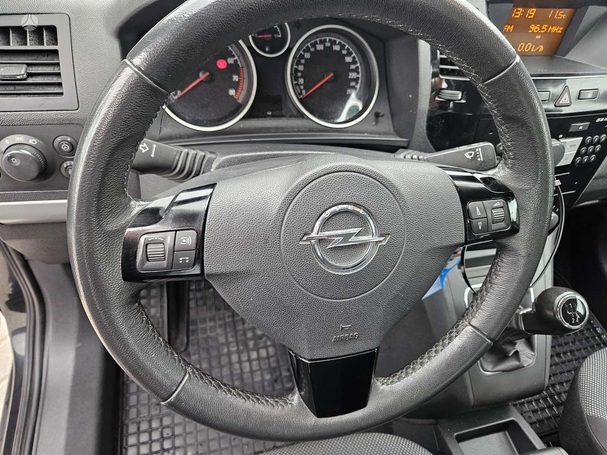 Opel Zafira 2014 — photo 16