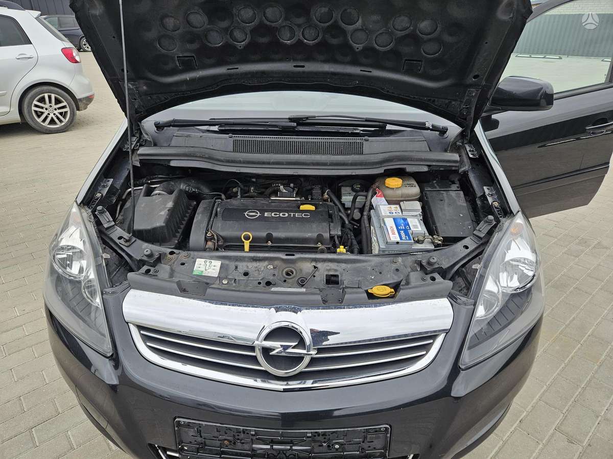 Opel Zafira 2014 — photo 17