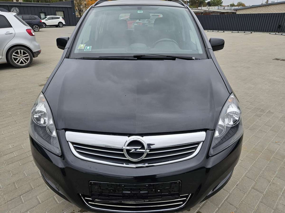 Opel Zafira 2014 — rear view