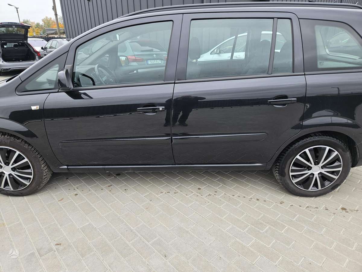 Opel Zafira 2014 — interior