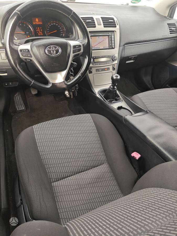 Toyota Avensis 2011 — photo 6