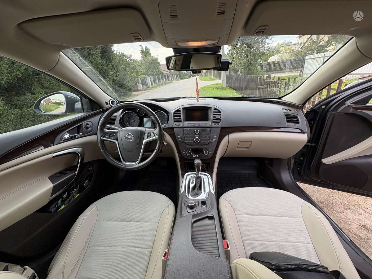 Opel Insignia 2010 — photo 10