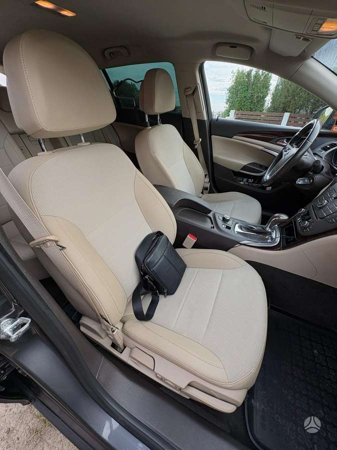 Opel Insignia 2010 — photo 11