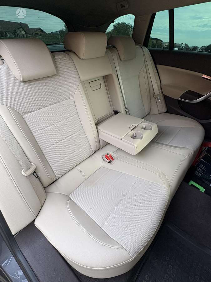 Opel Insignia 2010 — photo 12