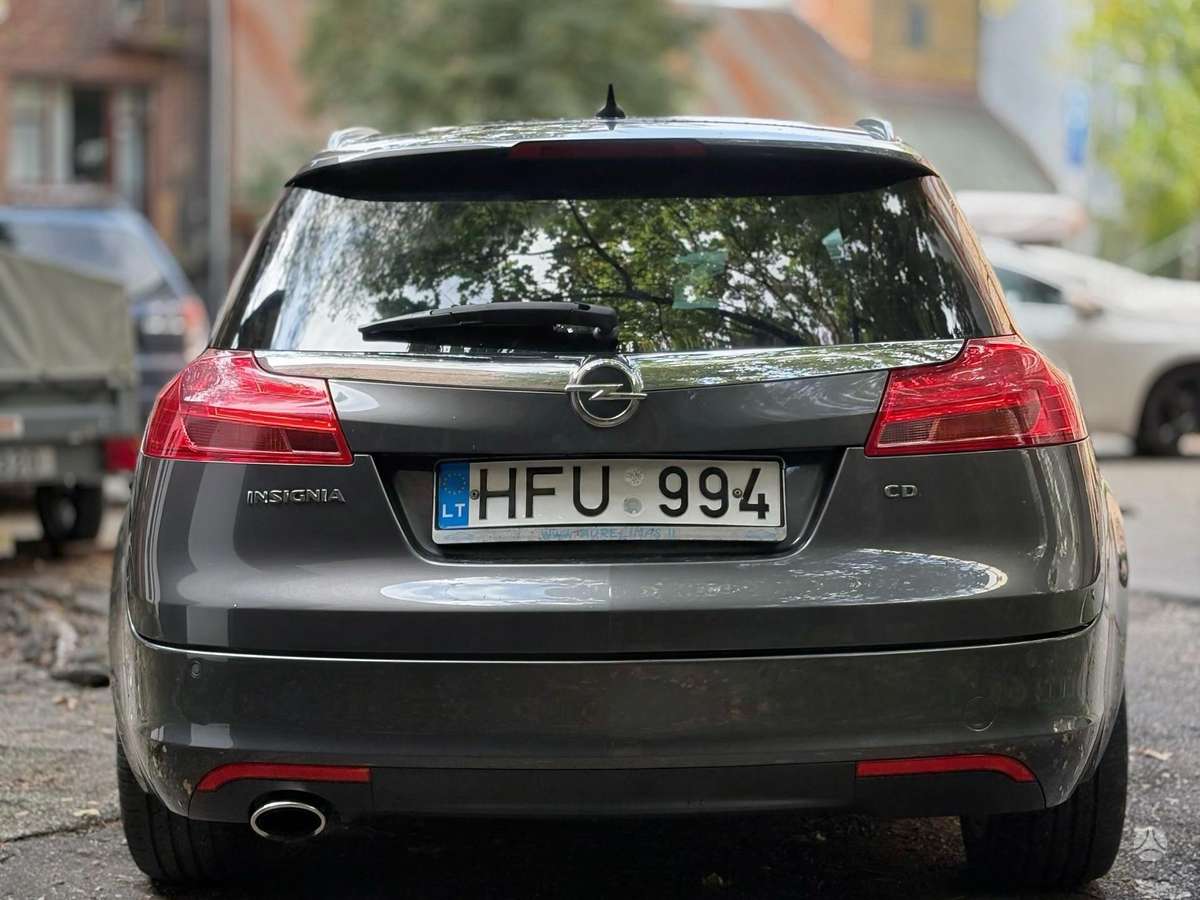 Opel Insignia 2010 — rear view