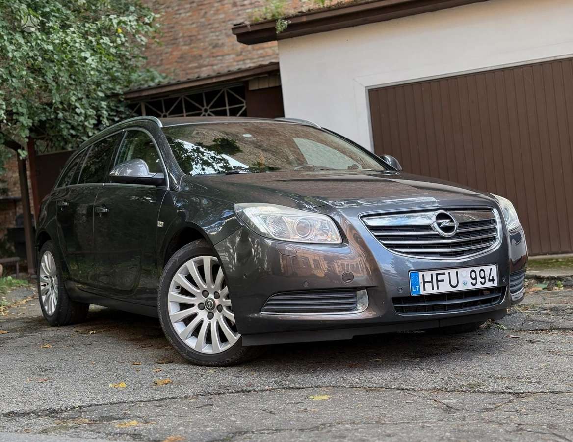 Opel Insignia 2010 — engine 1956 cm³, 131 HP (96kW)