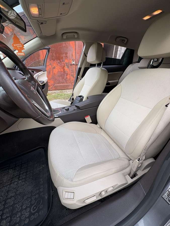Opel Insignia 2010 — photo 7
