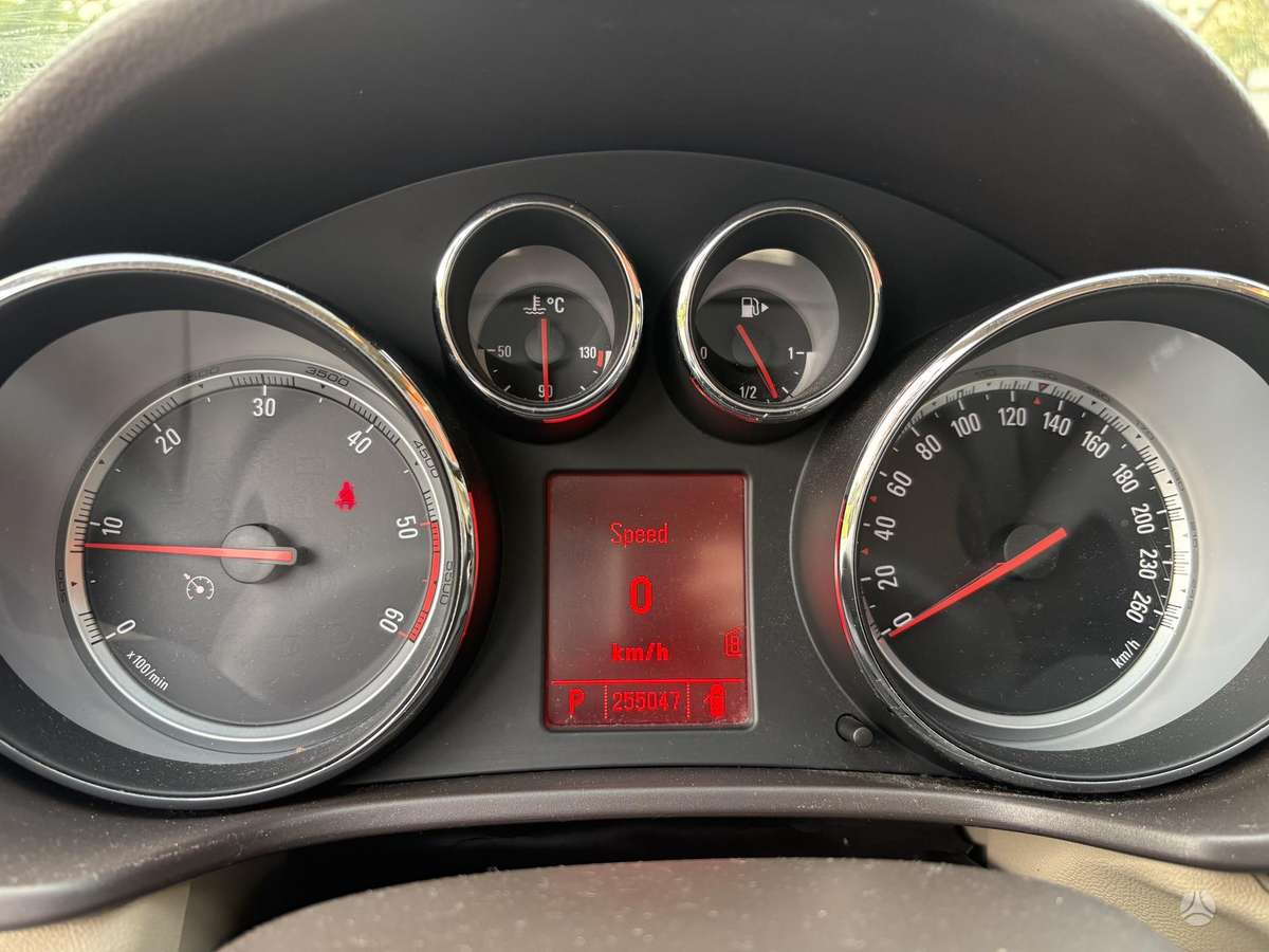 Opel Insignia 2010 — photo 8