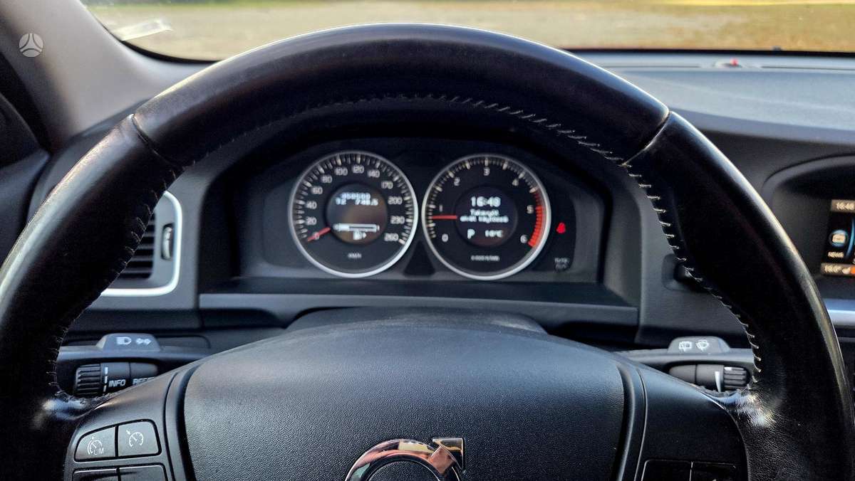 Volvo V60 2011 — photo 11