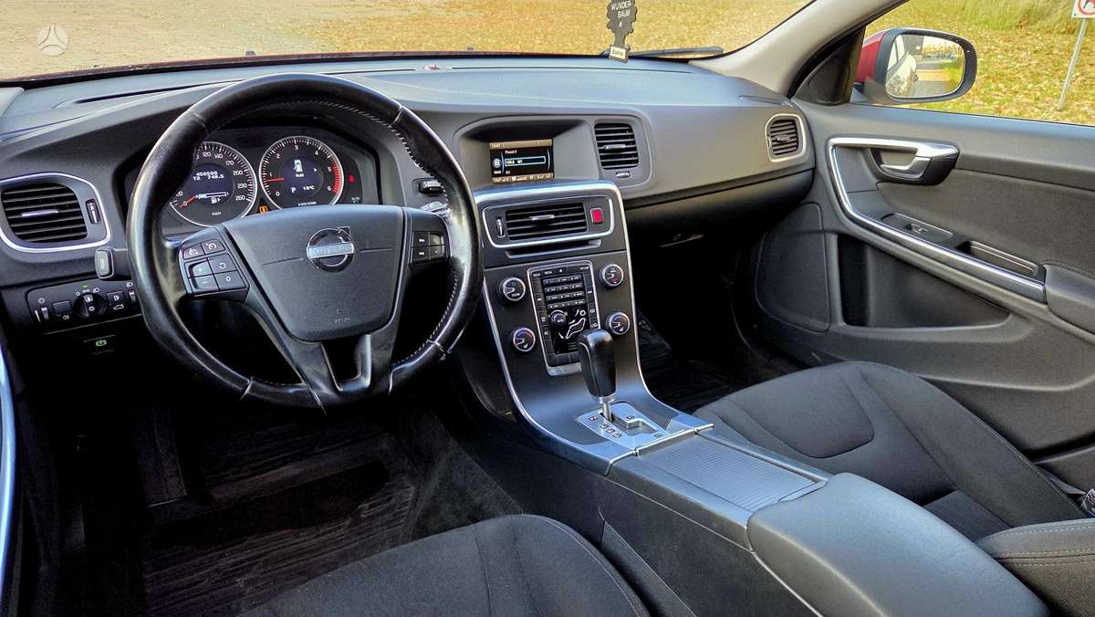 Volvo V60 2011 — photo 12