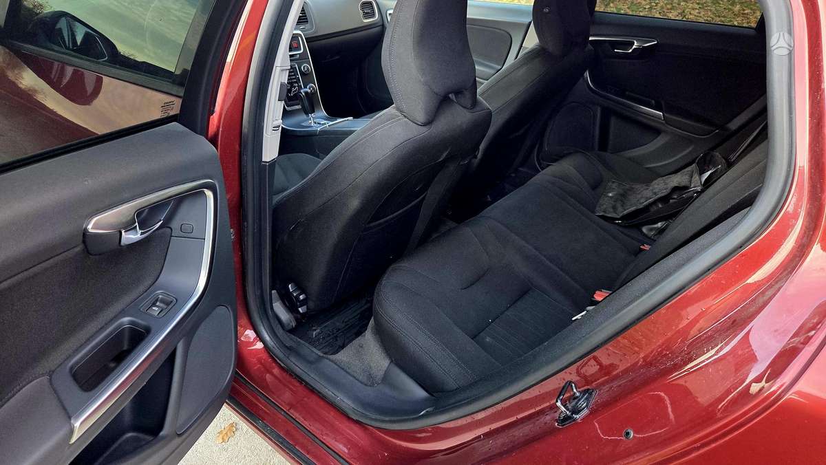 Volvo V60 2011 — photo 14
