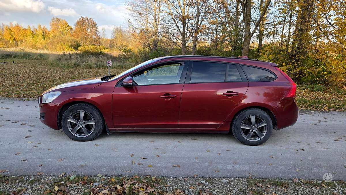 Volvo V60 2011 — rear view