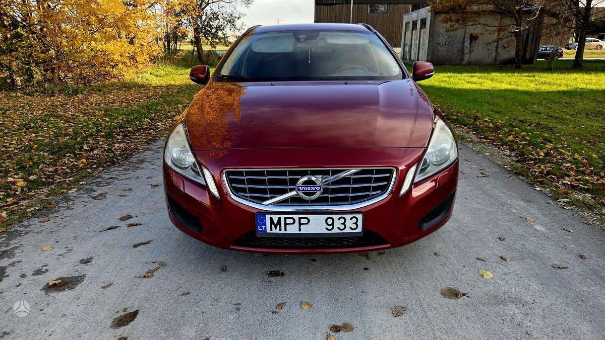 Volvo V60 2011 — interior